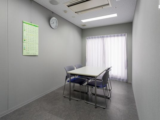 落ち着いた会議室