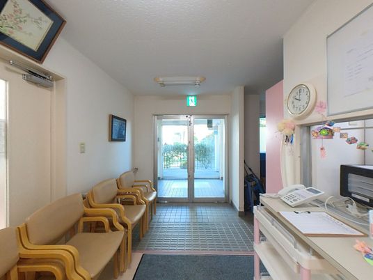 落ち着いた雰囲気のエントランス