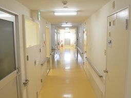 奥行きのある廊下