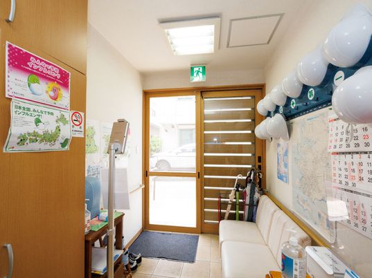 エントランスの光が差し込む様子