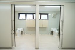 バリアフリー設計の洗面所