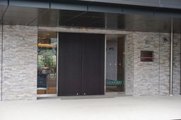 エントランスの外観