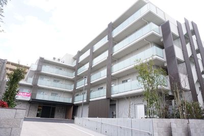 モダンな建物の外観