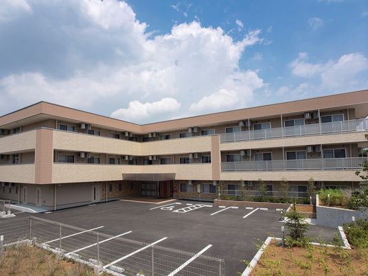 新しい建物の外観