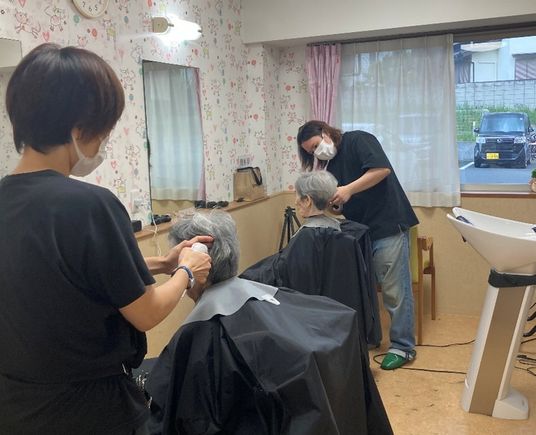 美容の様子 理美容室