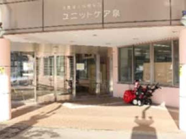 ゆったりとしたエントランス エントランス 広々とした入口は明るく、車椅子でも安心して通れる造りです。お出迎えにも暖かさが感じられます。