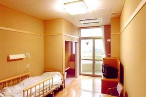 明るい個室の居室