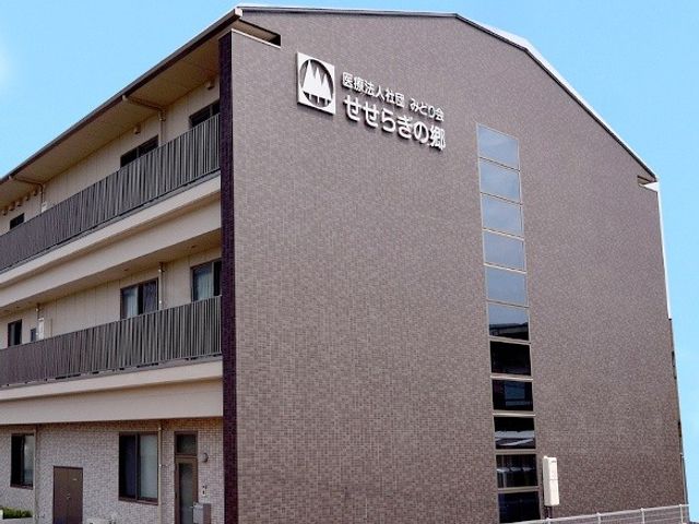 チームの活躍する施設外観 外観 清潔感あふれる施設外観。一緒に働く仲間と成長できる職場を求めています。
