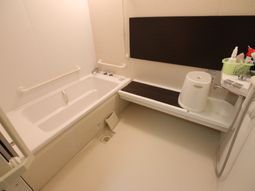 バリアフリー設計の浴室