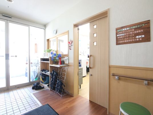 明るいエントランスの一角