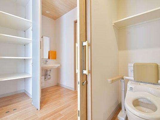 バリアフリーなトイレ空間