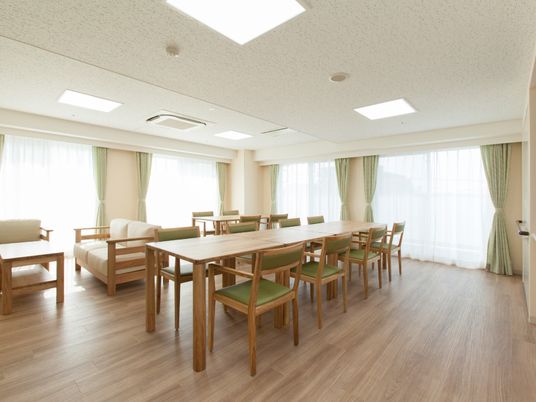 清潔感のある食堂空間