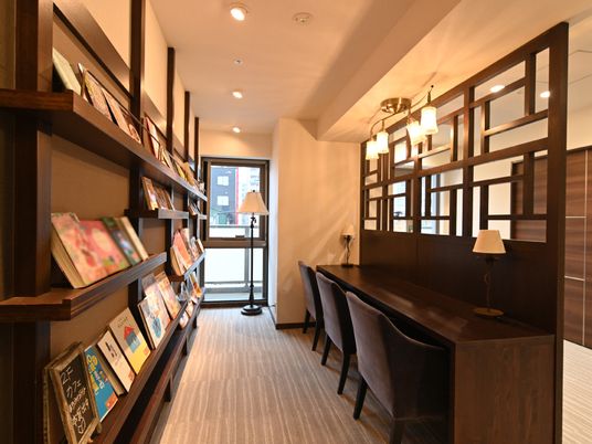 落ち着いた読書コーナー