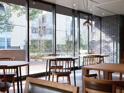 明るい清潔な食堂空間