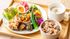 多彩な料理が並ぶ皿