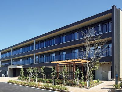 モダンな外観の建物