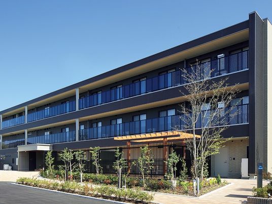 モダンな外観の建物