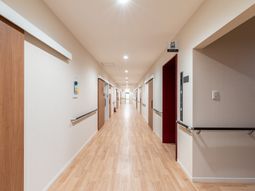 明るい廊下の様子