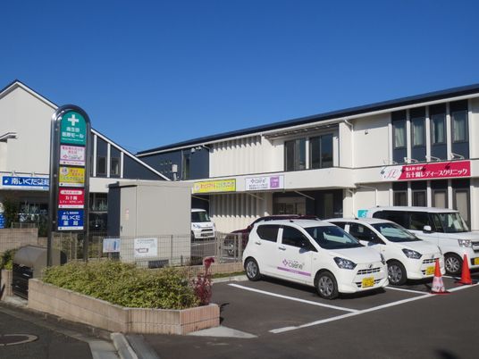 快晴の日の施設外観
