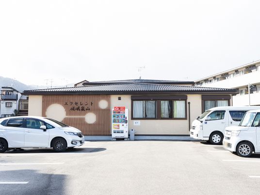 和風デザインの建物外観