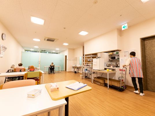 活動的な食堂風景