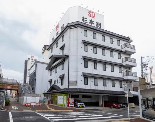 多階層の建物外観