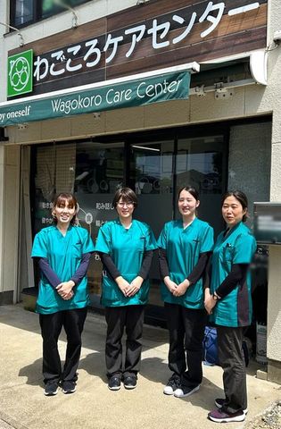 スタッフイメージ施設前