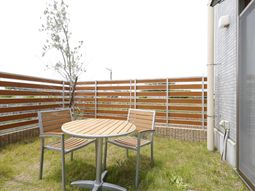 中庭のテーブルセット