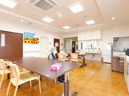 明るい共同キッチン