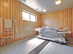 明るいバス設備