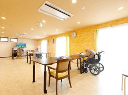 多目的室の明るい空間