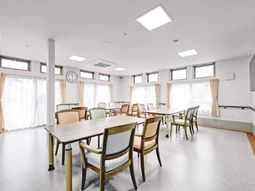 明るいダイニングスペース