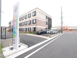 施設外観と看板