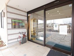 明るいエントランスの様子