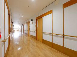 明るい清潔な廊下