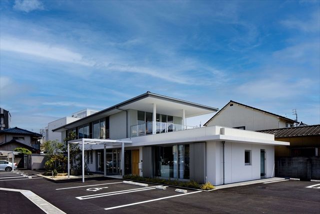 近代的な建物の外観