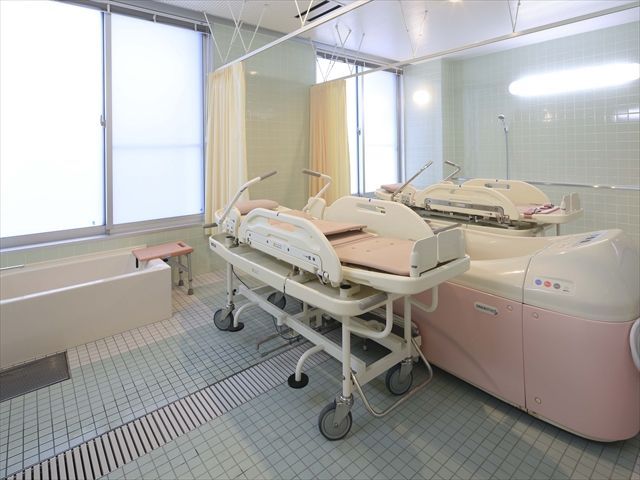 浴室の設備 浴室 広々とした設備が整った浴室です。快適な入浴が可能な環境となっています。