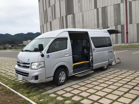 送迎車の外観  