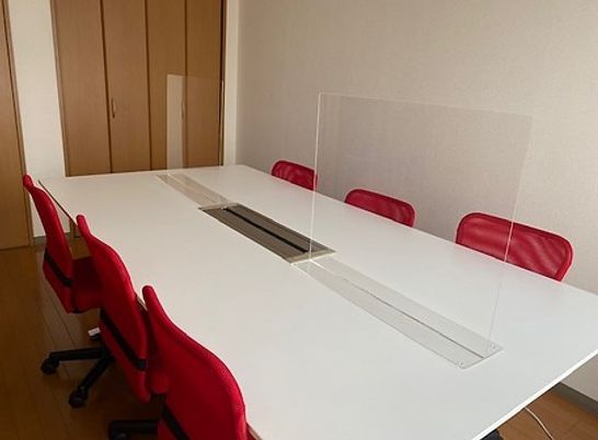 会議用テーブルの部屋  