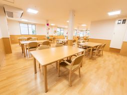 明るい食堂空間