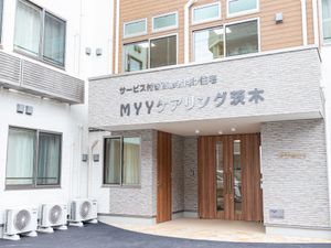 清潔感あるエントランス外観