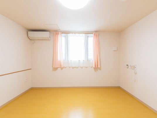 シンプルな空の居室