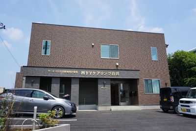 現代的な建物のエントランス