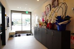 エントランスの明るい様子