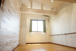 空間広がる明るい居室