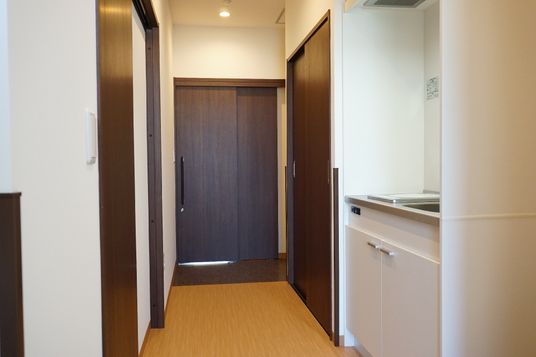 清潔感のある廊下と部屋