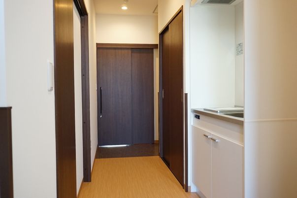 清潔感のある廊下と部屋