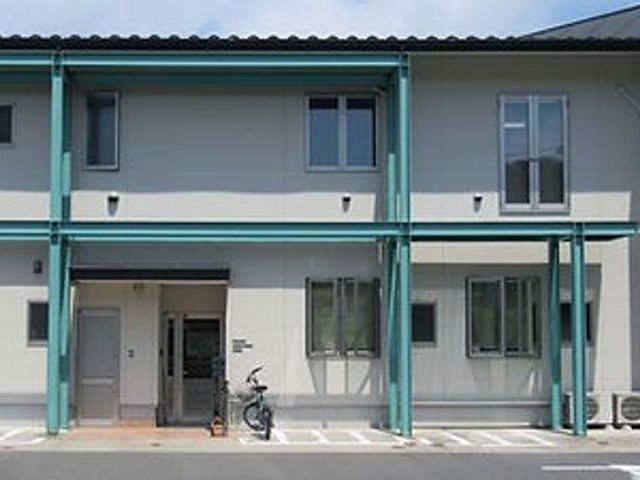 広い建物の外観 外観 広々とした建物は、自然光がたっぷりと入ります。外部からのアクセスも便利です。