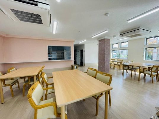 明るい広々ダイニング