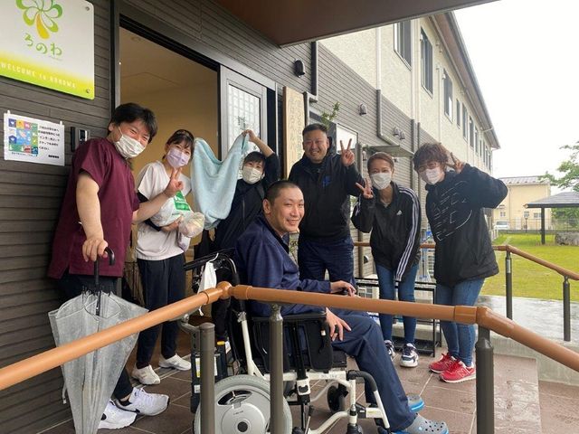 車椅子利用のエントランス エントランス 車椅子利用者にも優しいエントランス。スタッフとの交流が盛んです。